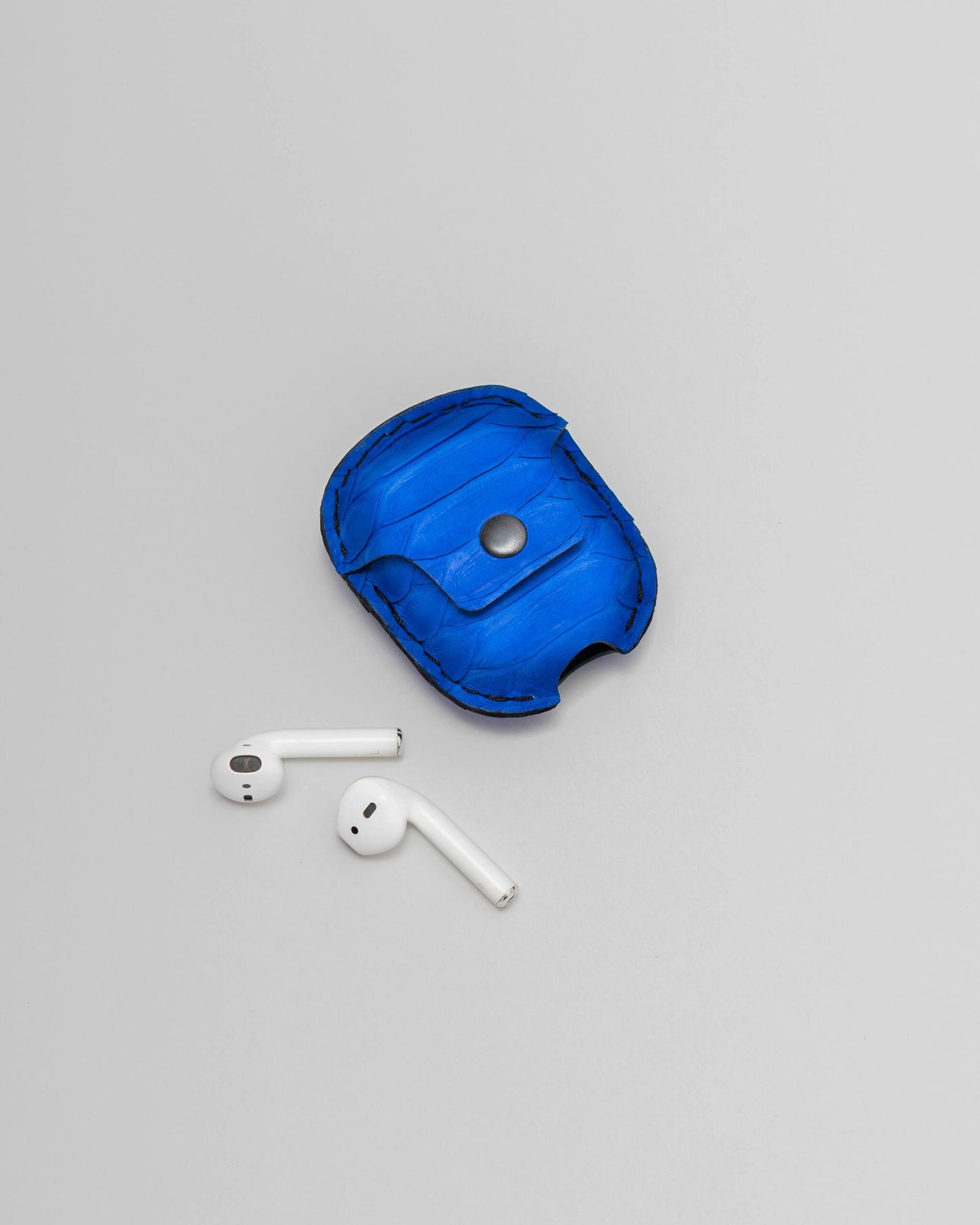 Чохол для AirPods із синьої шкіри пітона з широкими лусочками