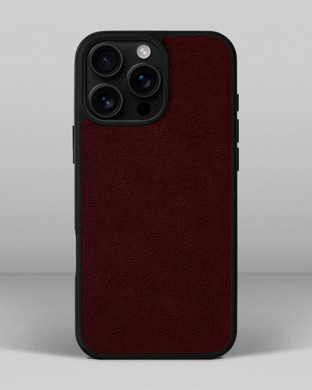 Чехол с бордовой вставкой из алькантары для iPhone 16 Pro Max