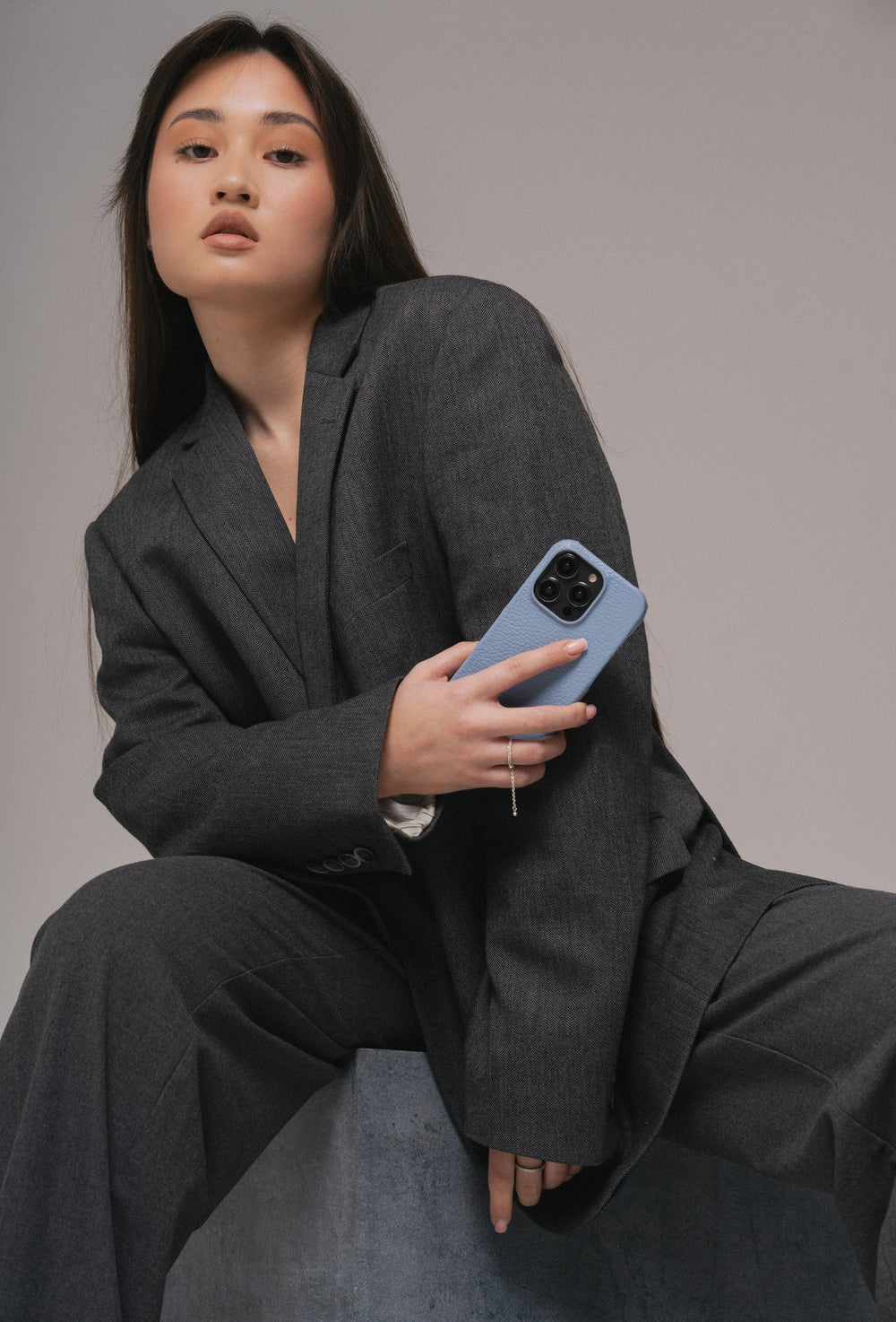 Голубой кожаный чехол для iPhone 15 Plus