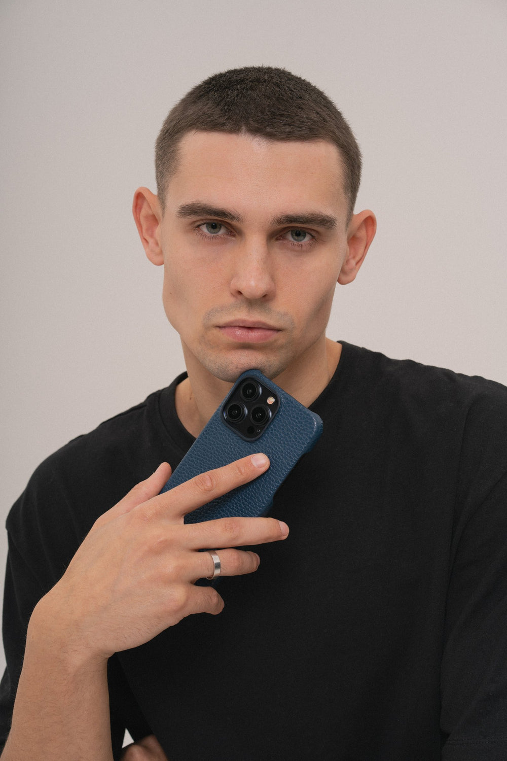 Темно-синий кожаный чехол для iPhone 14 Pro Max