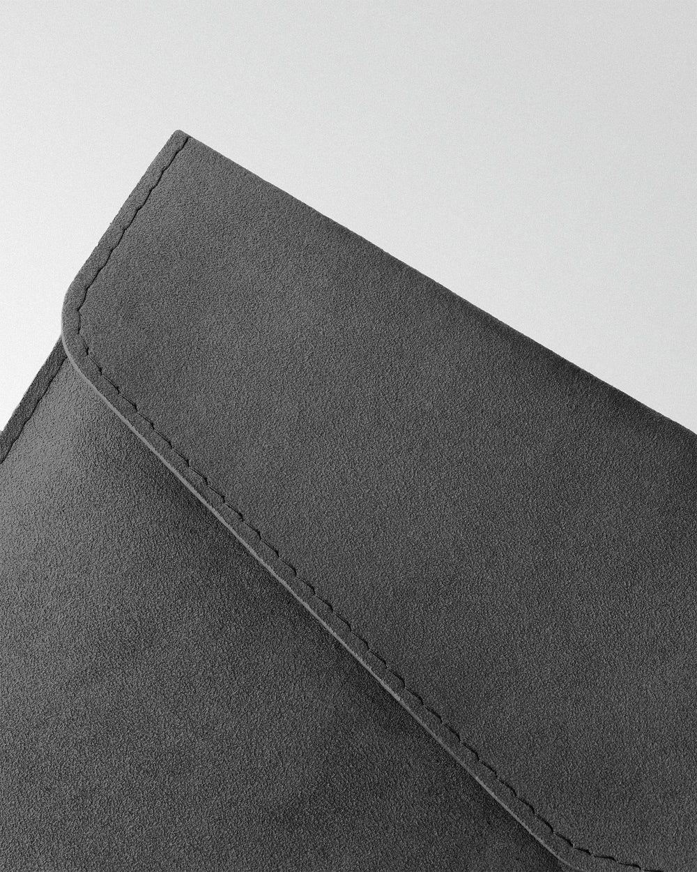 Чехол Magnetic Envelope из серой алькантары для MacBook