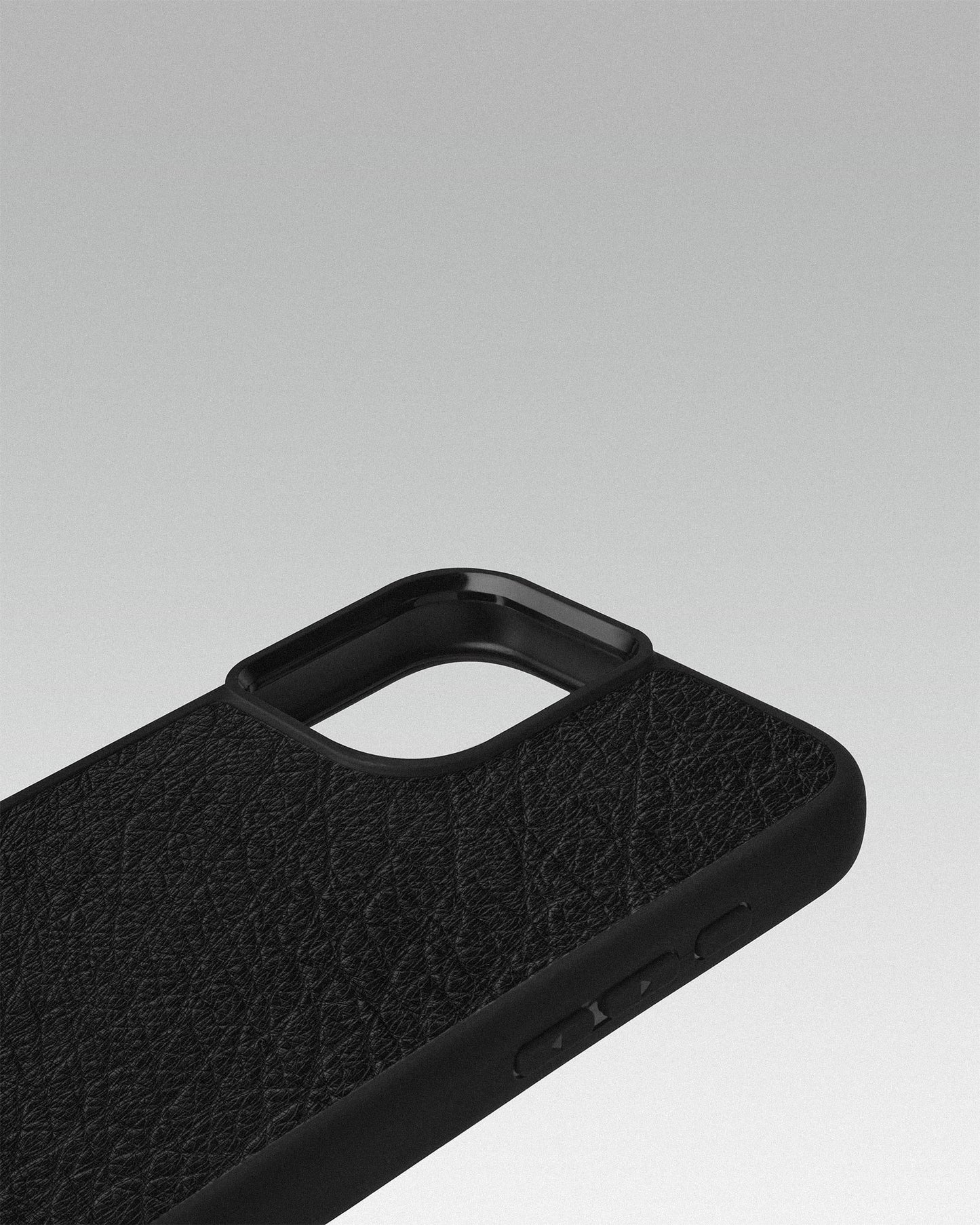 Чехол из тёмно-серой кожи страуса без фолликул для iPhone 16