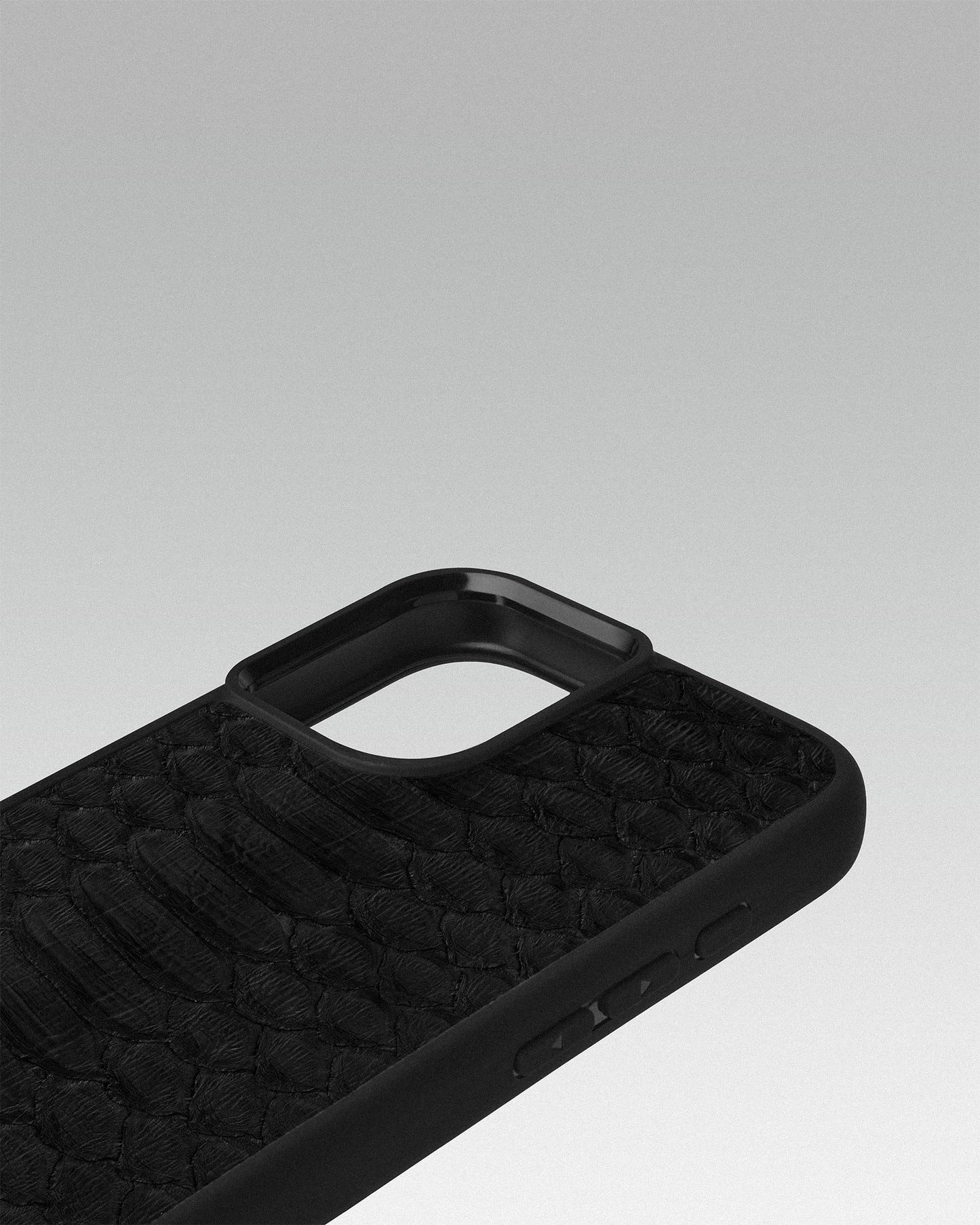 Black python leather case with large scales for iPhone 16
