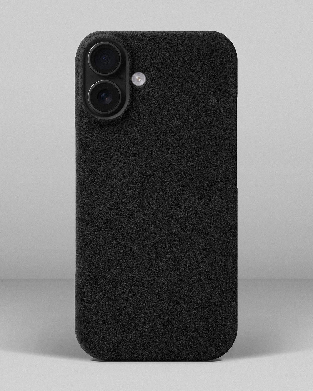 Чорний обтягнутий чохол з алькантари для iPhone 16 Plus