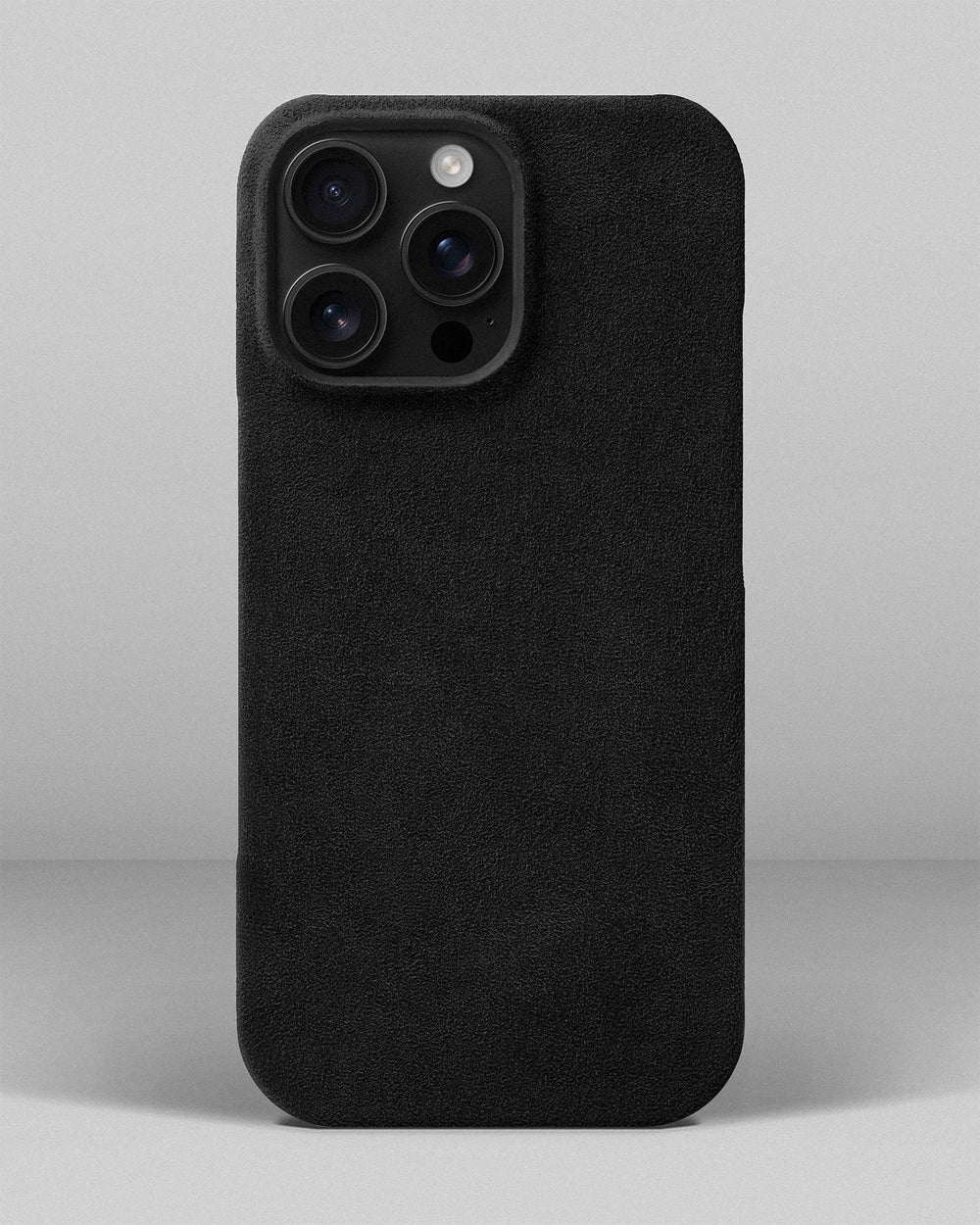 Чёрный чехол из алькантары для iPhone 16 Pro Max