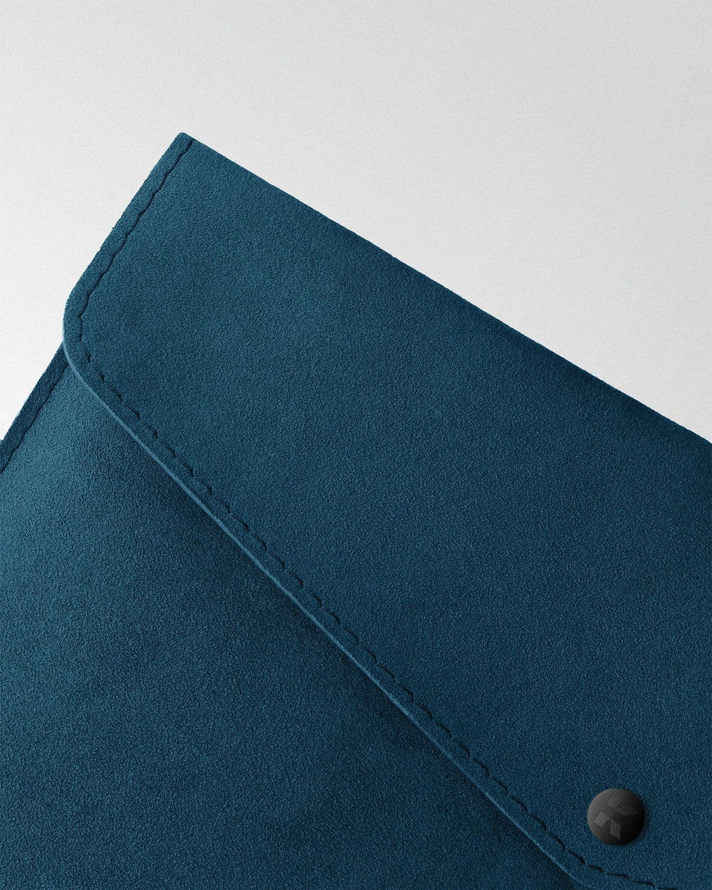 Чехол Envelope из синей алькантары для MacBook