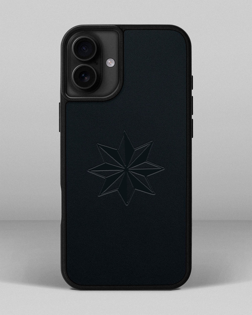 Чехол для iPhone 16 Plus из кожи купон темно-синего цвета с тиснением Роза ветров