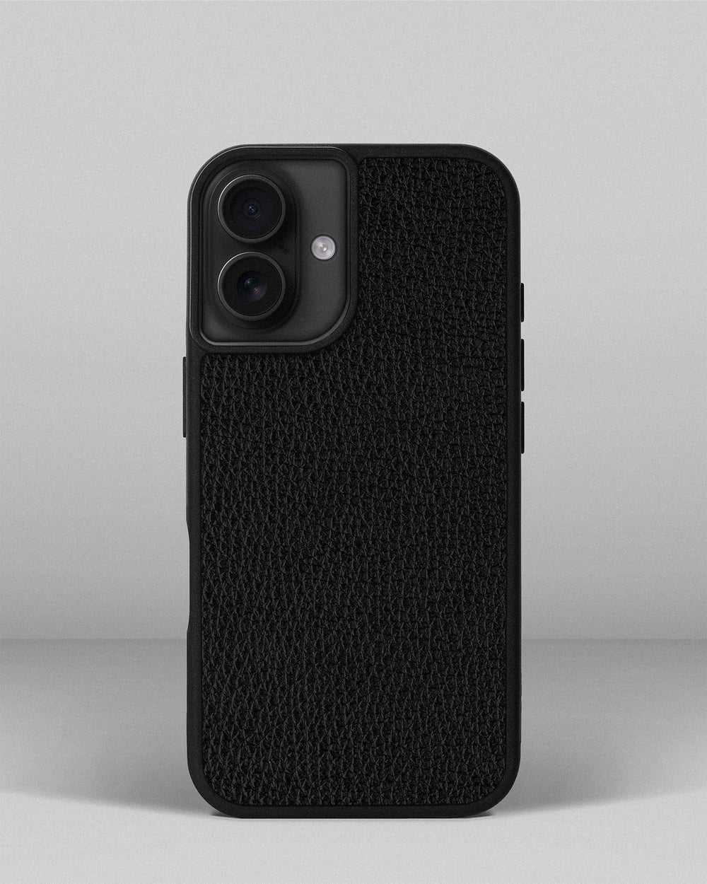 Чехол из чёрной телячьей кожи флотар для iPhone 16