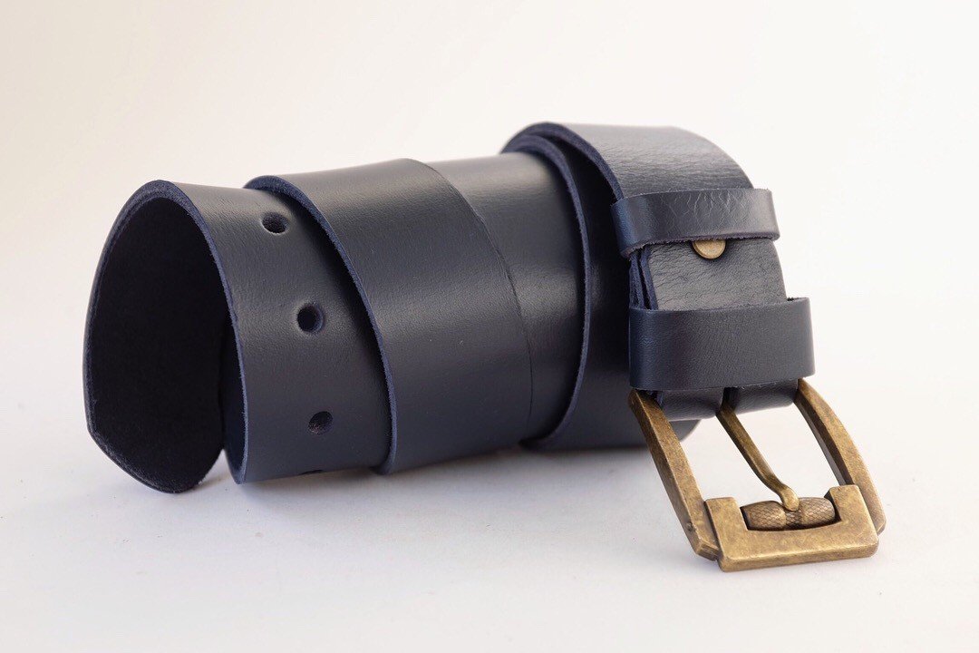 Темно-синий ремень из телячьей кожи