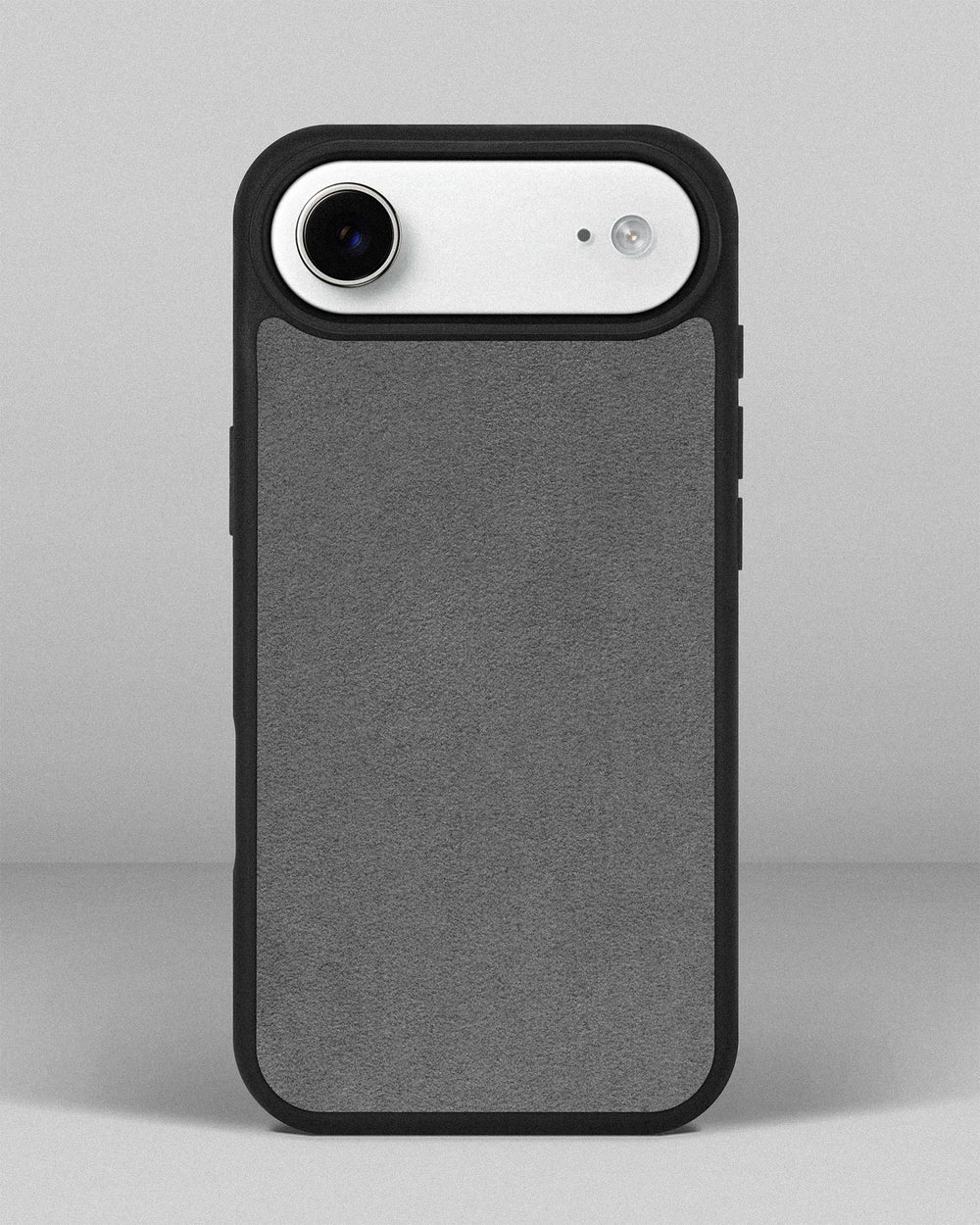 Чехол со светло-серой вставкой из алькантары для iPhone 17 Air