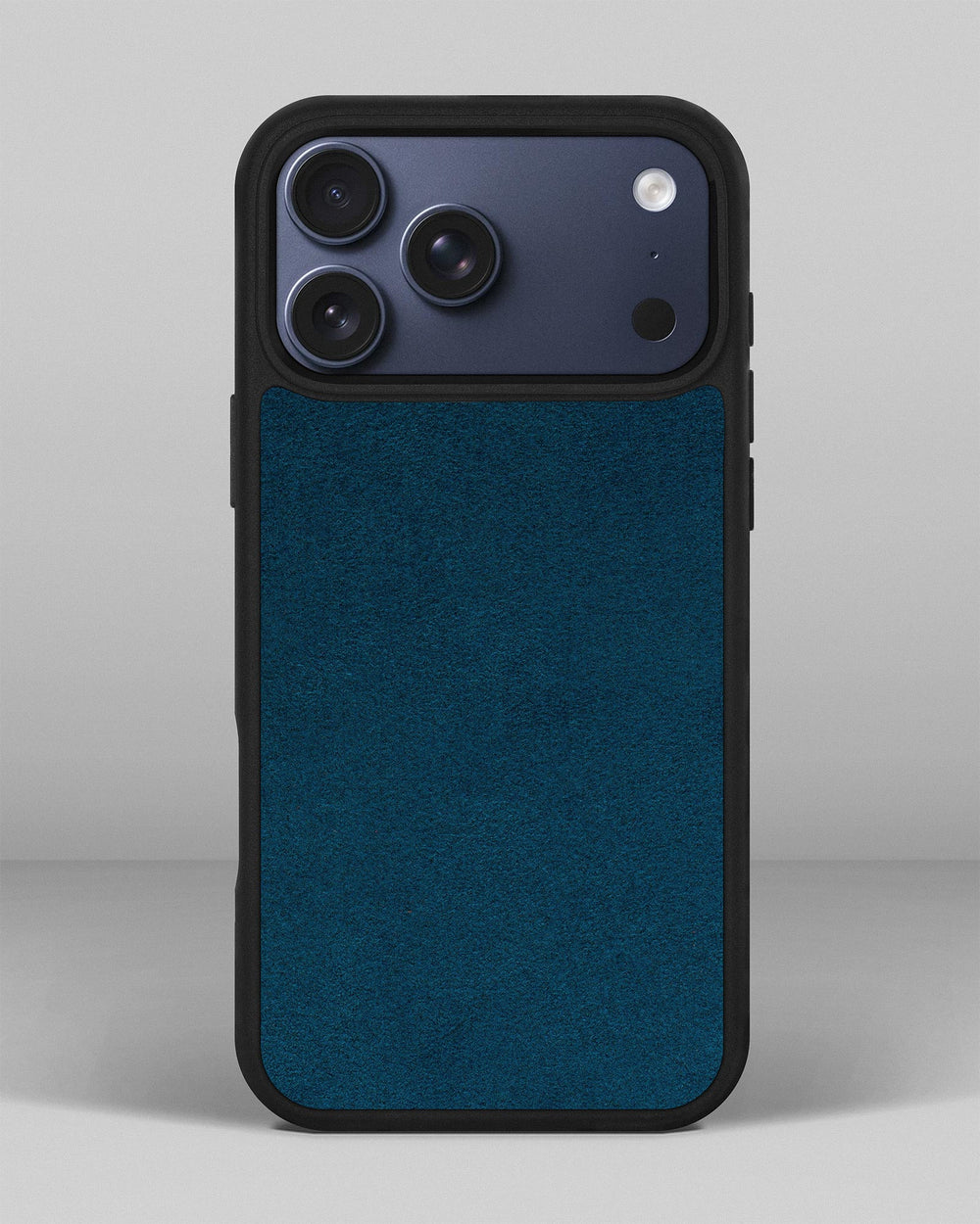 Чохол із синьою вставкою з алькантари для iPhone 17 Pro Max
