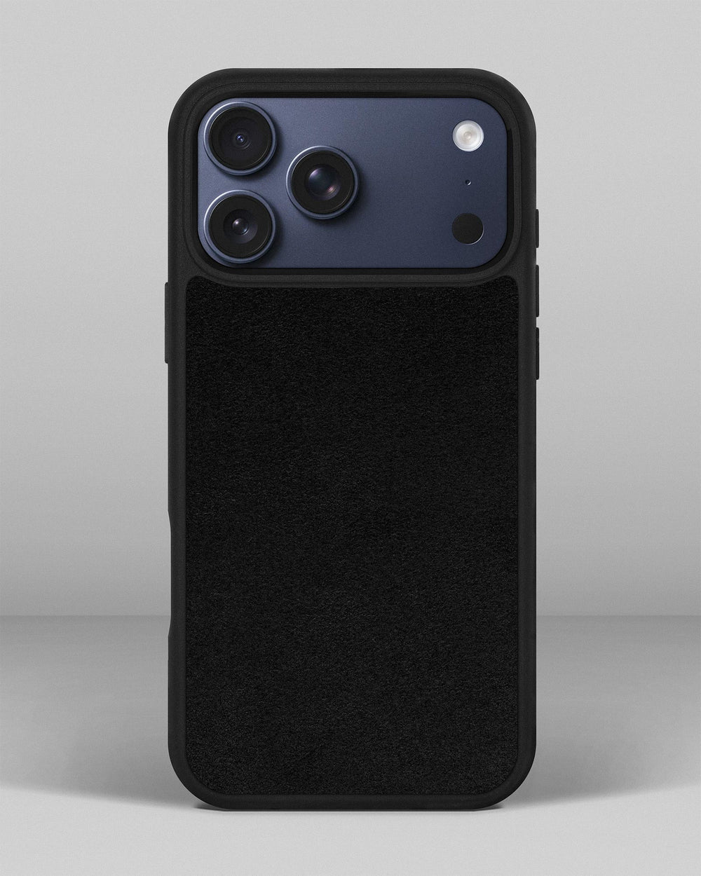 Чохол із чорною вставкою з алькантари для iPhone 17 Pro Max
