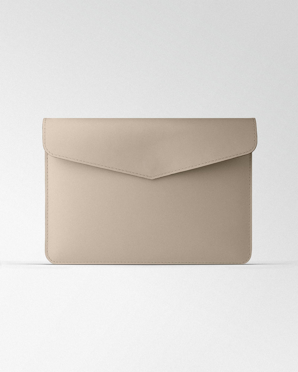 Чохол Magnetic Envelope із бежевого кольору телячої шкіри для MacBook