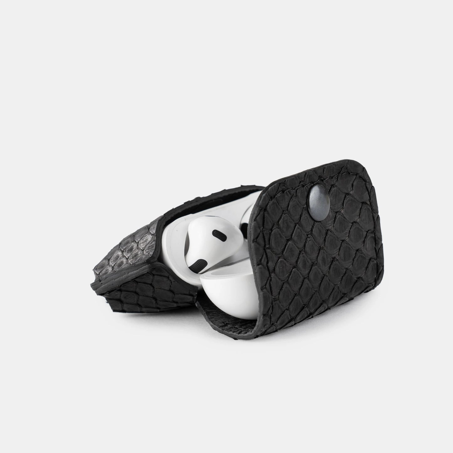 Чохол для AirPods Pro/Pro 2 із чорної шкіри пітона з дрібними лусочками