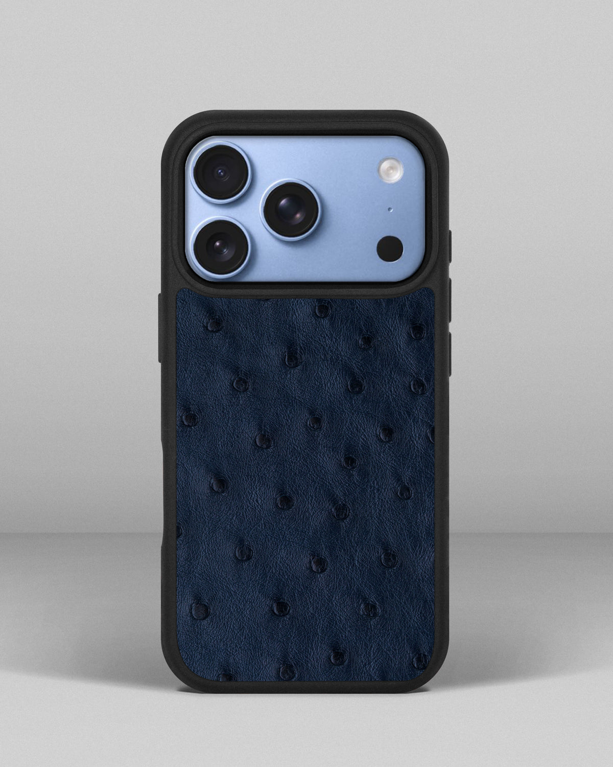 Чохол із темно-синьої шкіри страуса з фолікулами для iPhone 18 Pro