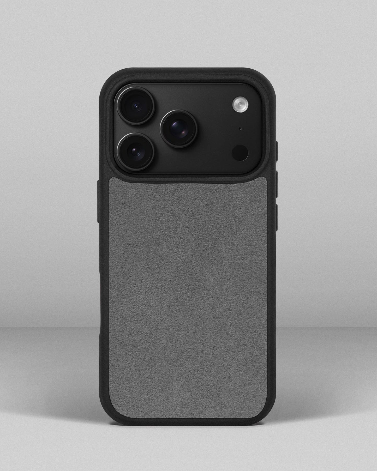 Чохол із світло-сірою вставкою з алькантари для iPhone 18 Pro