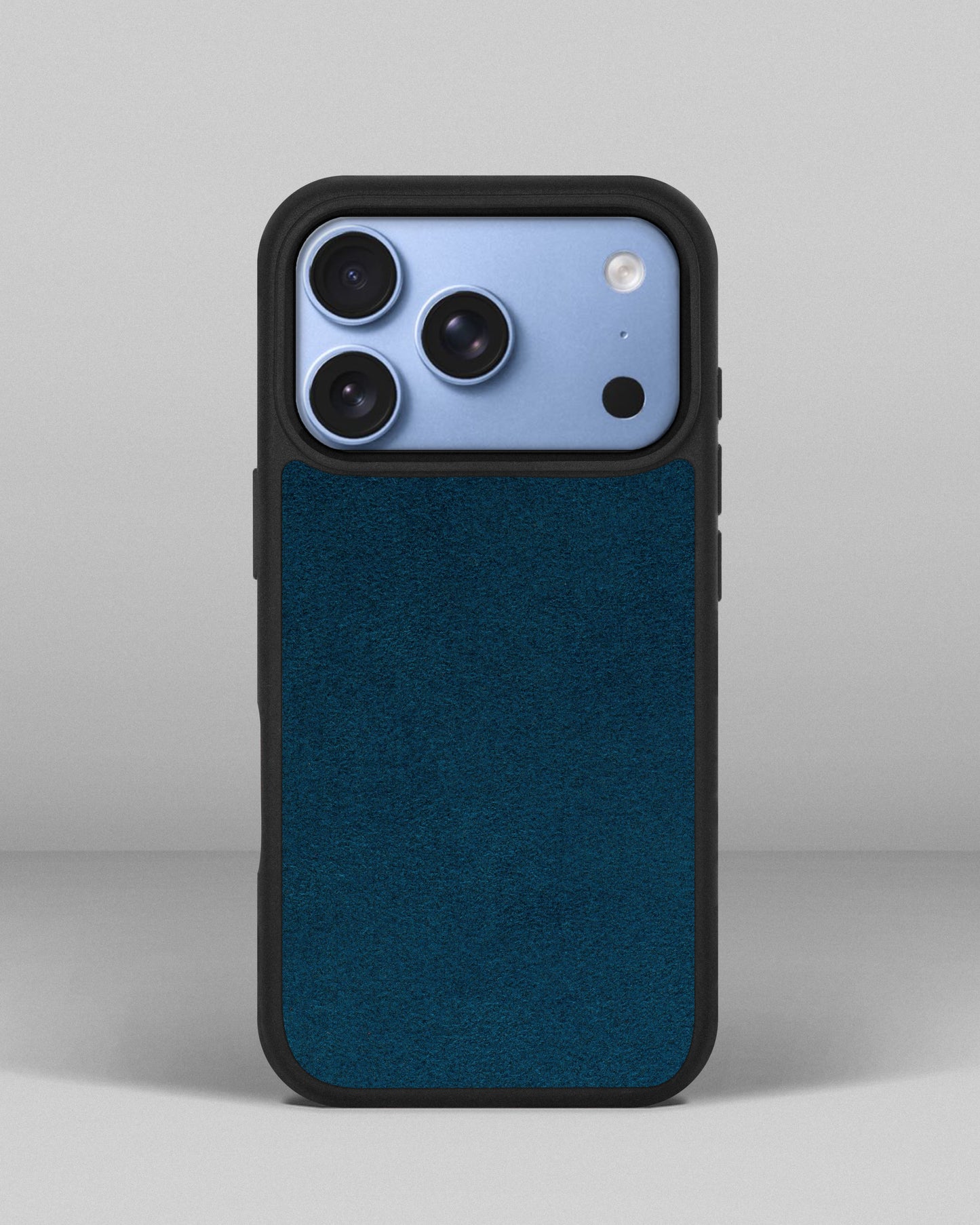 Чохол із синьою вставкою з алькантари для iPhone 18 Pro