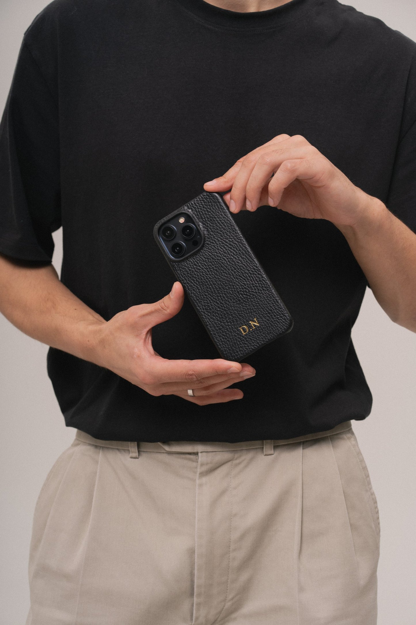 Чорний шкіряний чохол для iPhone 15 Plus