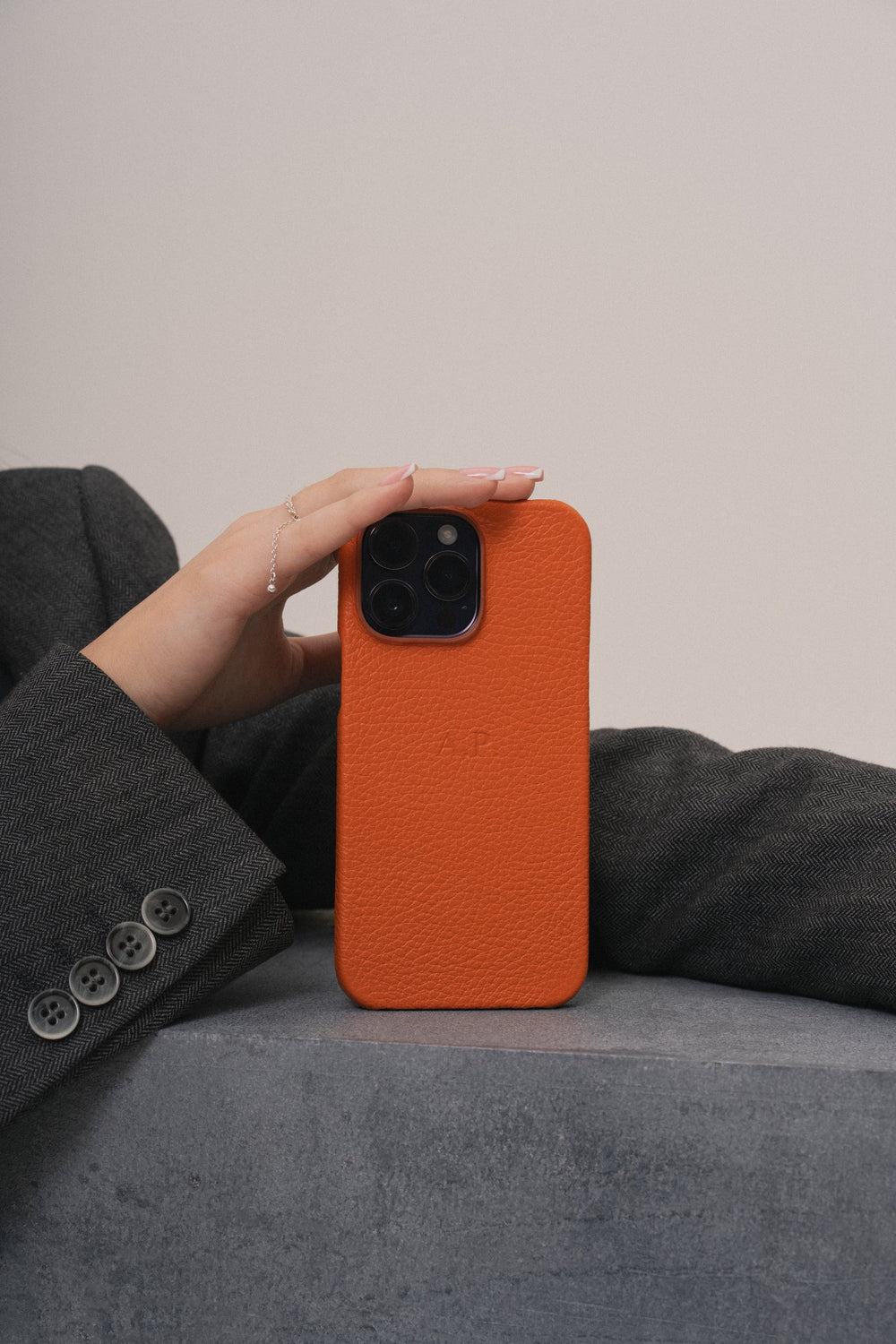 Помаранчевий шкіряний обтягнутий чохол для iPhone 14