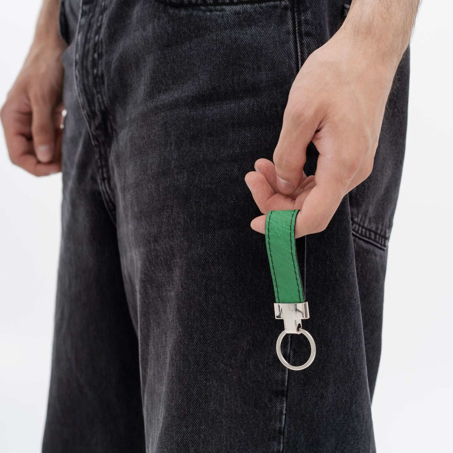 Keychain made of green ostrich leather without follicles