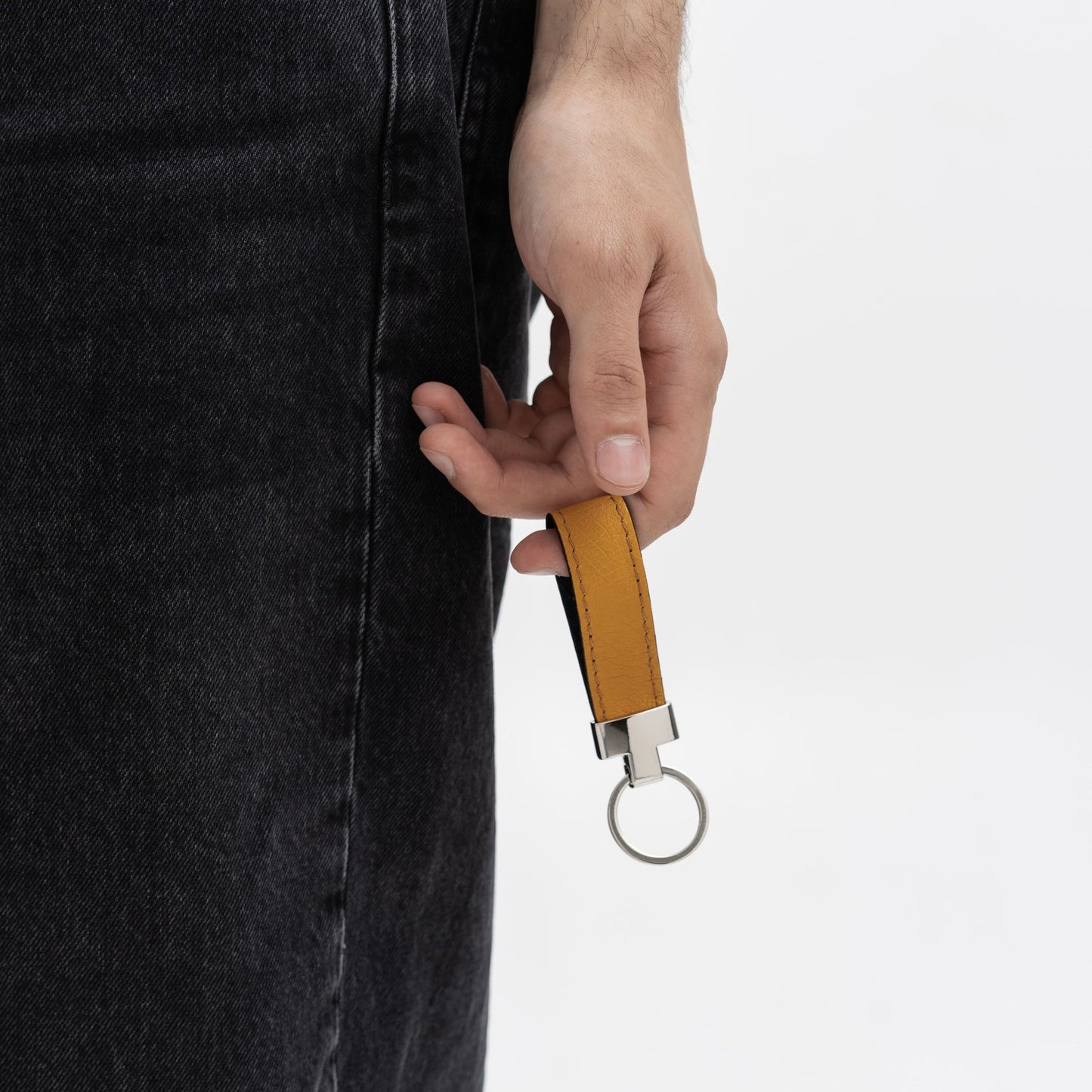 Брелок з рудої шкіри ігуани