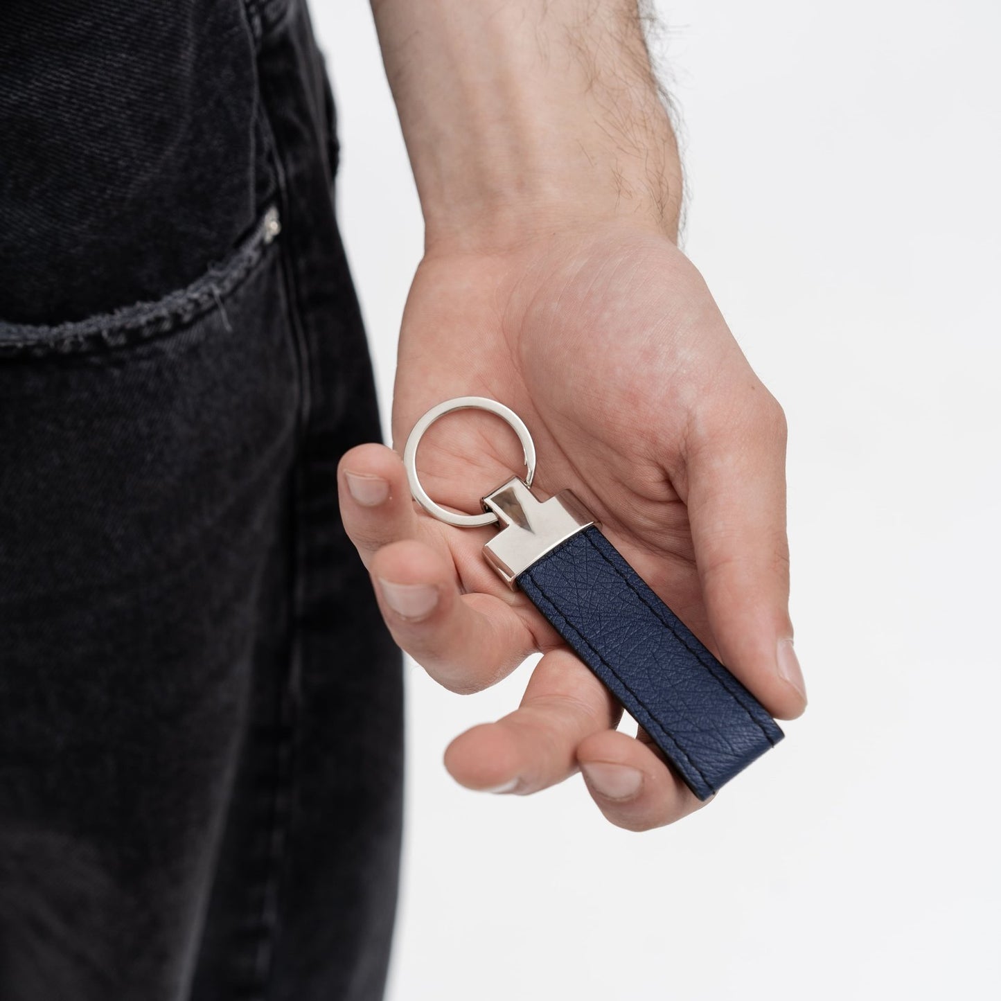 Keychain made of dark blue ostrich leather without follicles