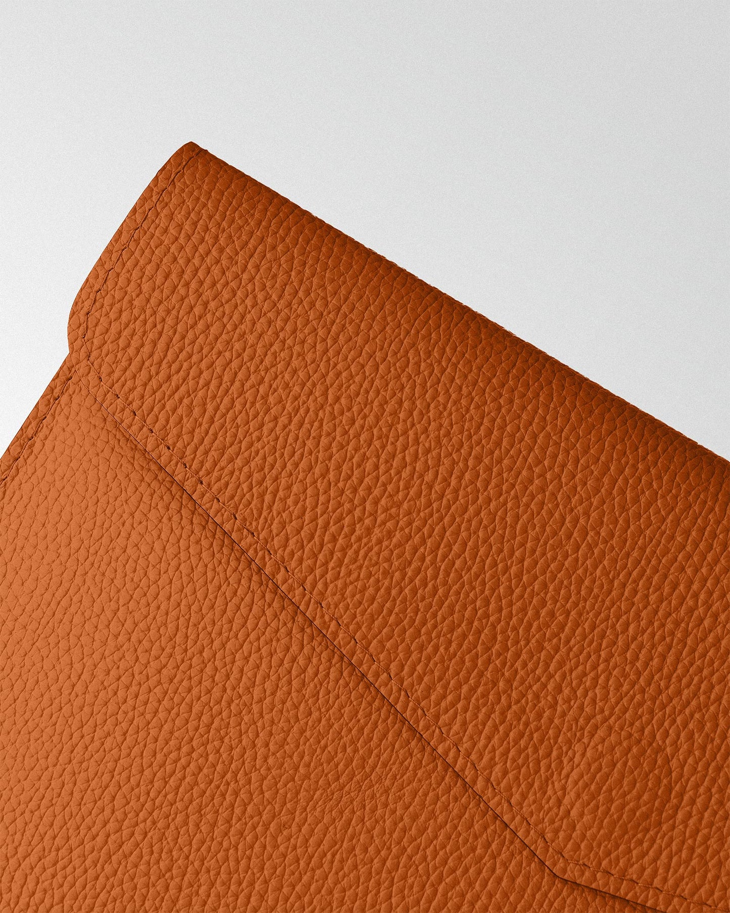 Чохол Magnetic Envelope  із помаранчевої текстурної шкіри для MacBook
