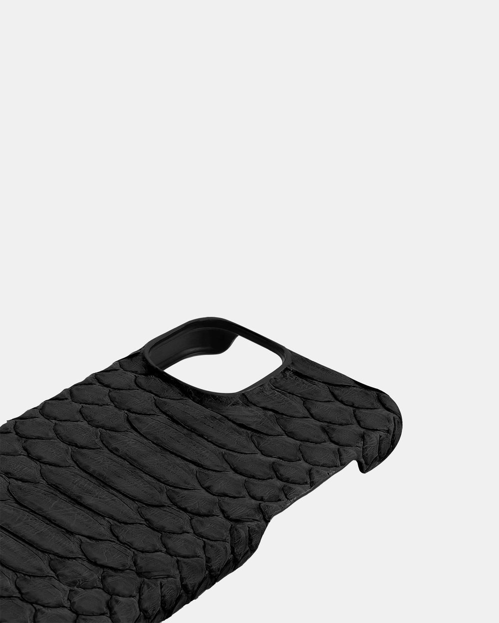 Кожаный чехол из черного питона для iPhone 16