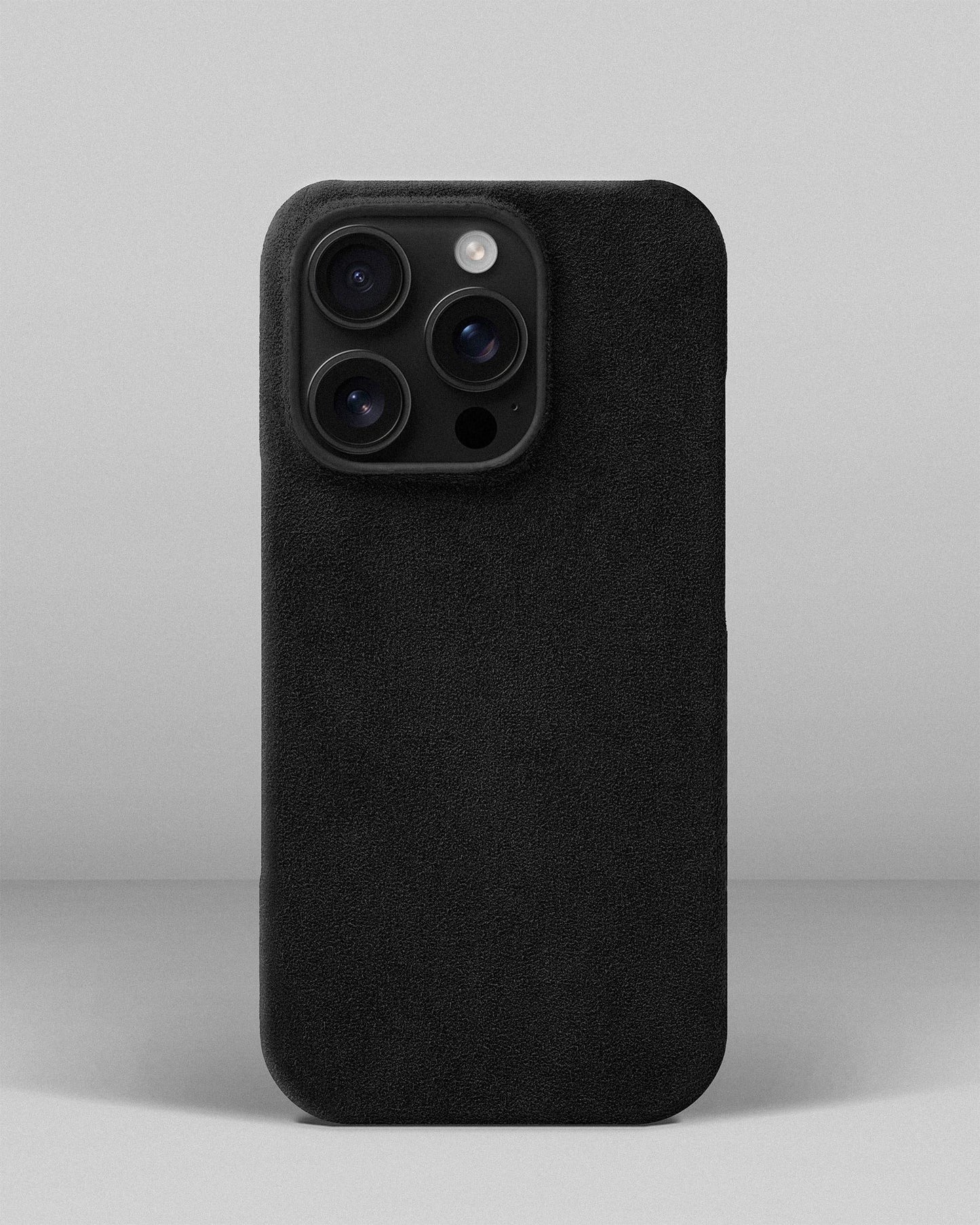 Чорний чохол з алькантари для iPhone 16 Pro