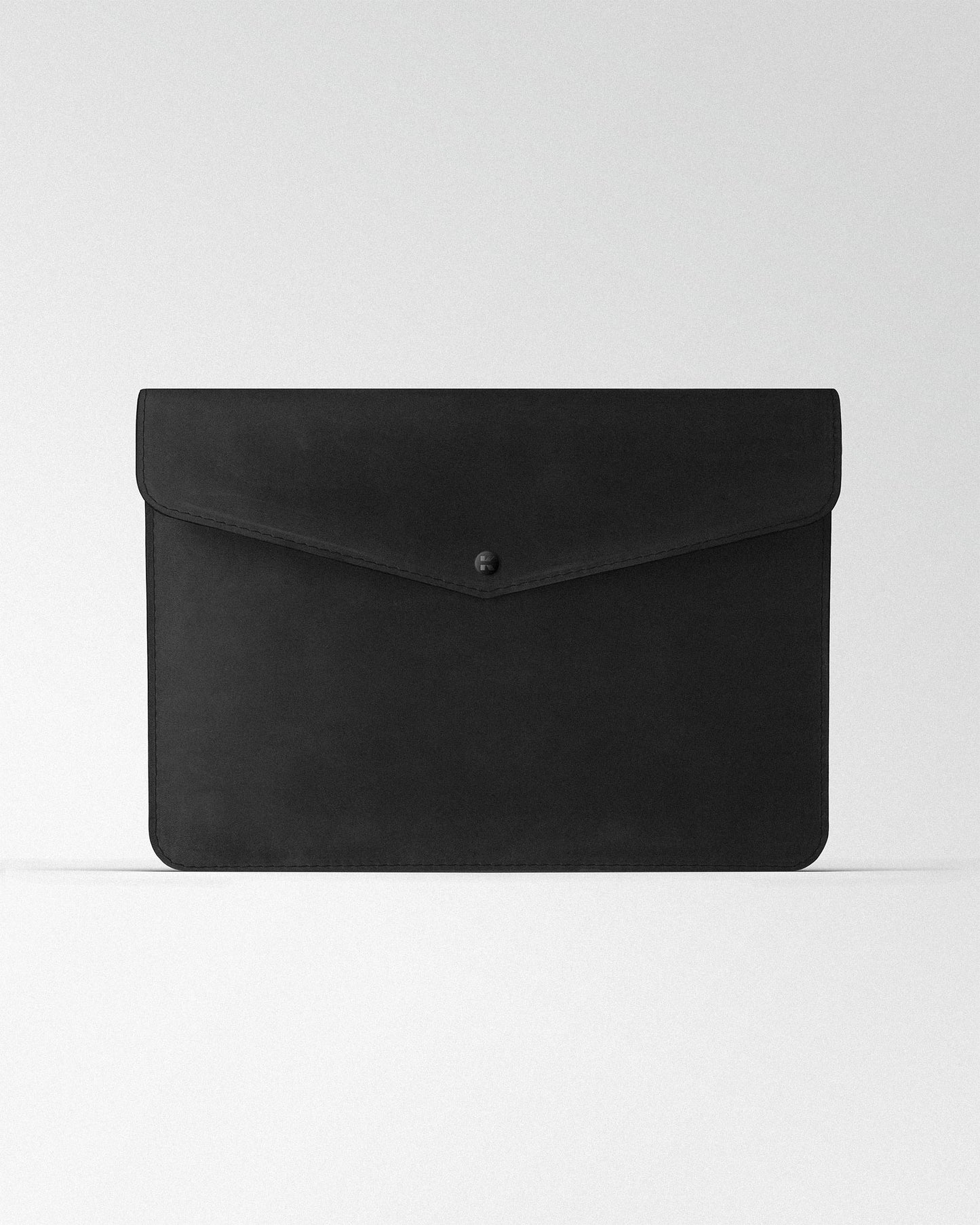 Чохол Envelope із чорного крейзі хорс для MacBook