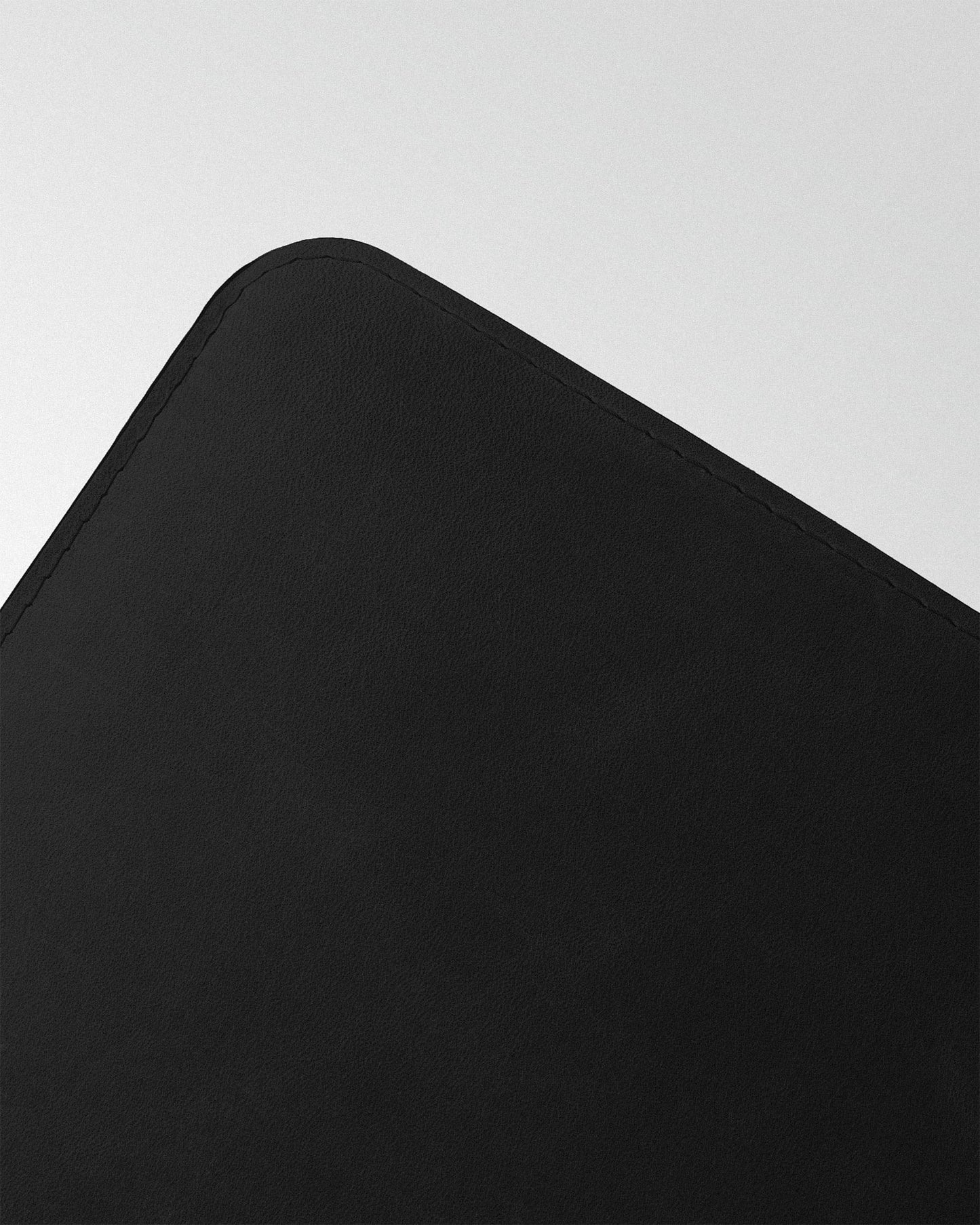 Чохол Minimalist  із чорного крейзі хорс для MacBook
