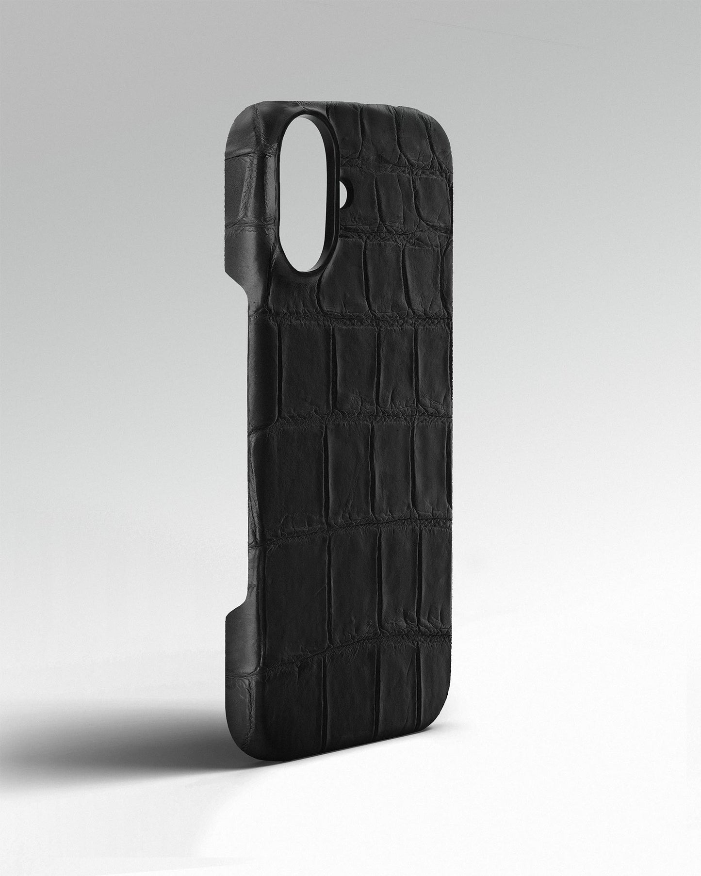 Чорний чохол обтягнутий шкірою крокодила для iPhone 15