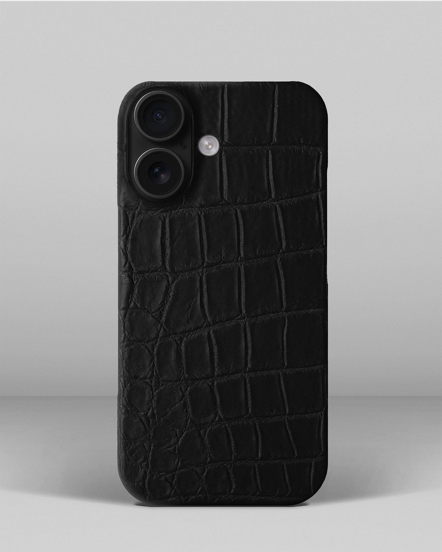 Чорний чохол обтягнутий шкірою крокодила для iPhone 15