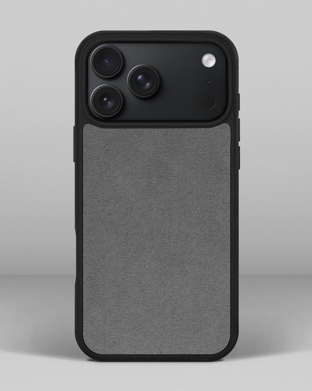Чохол із світло-сірою вставкою з алькантари для iPhone 18 Pro Max