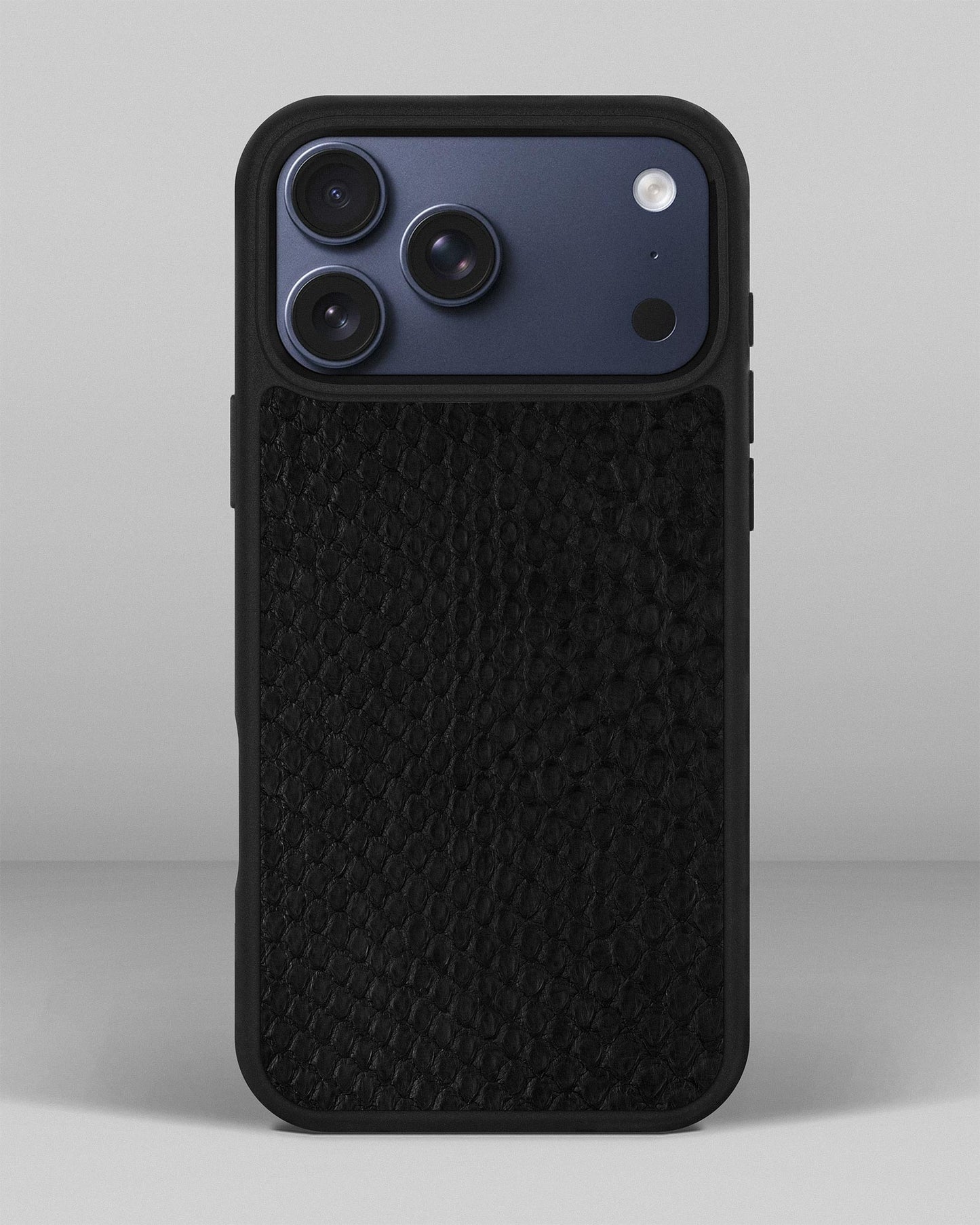 Black python leather case with small scales for iPhone 17 Pro Max