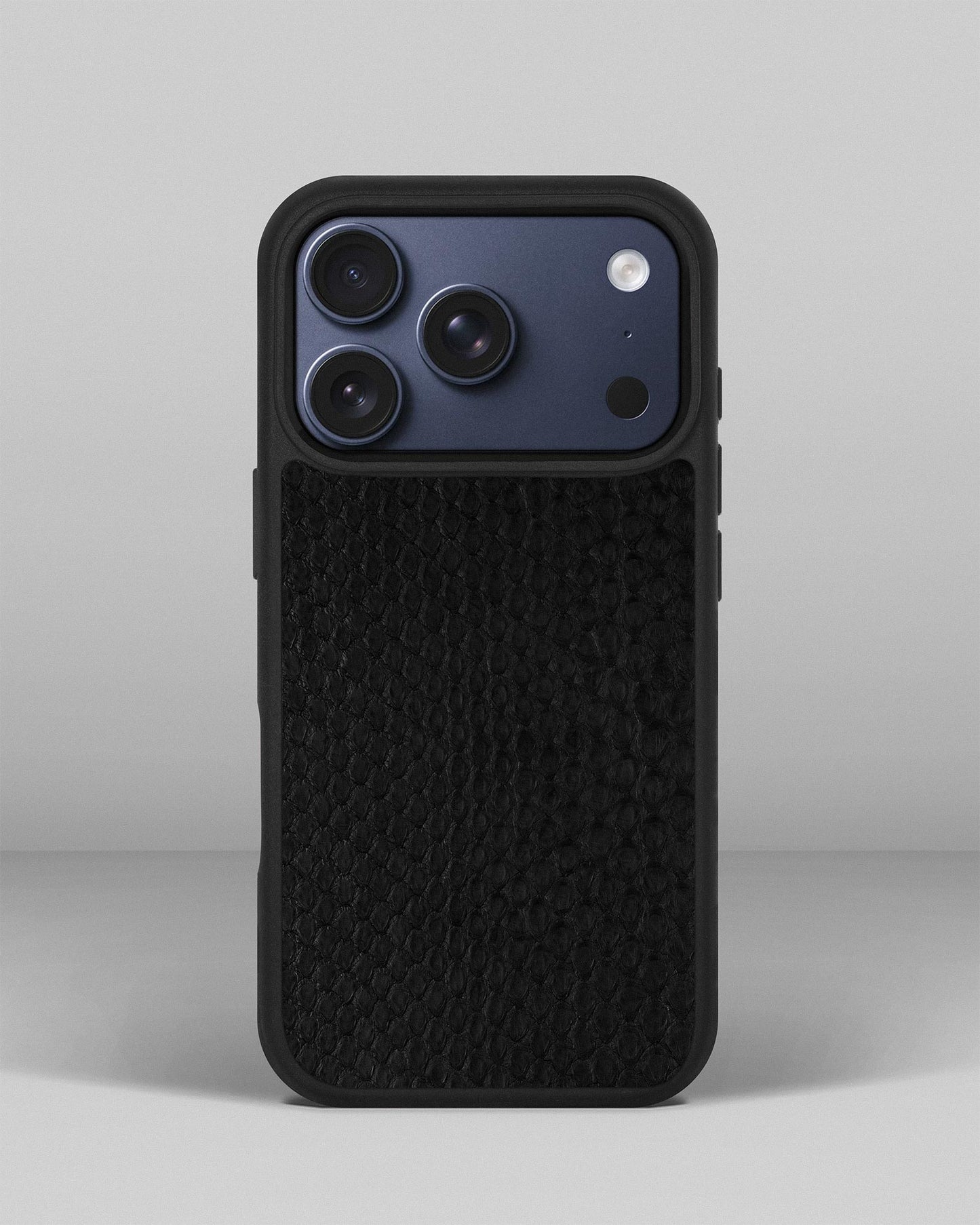 Black python leather case with small scales for iPhone 17 Pro