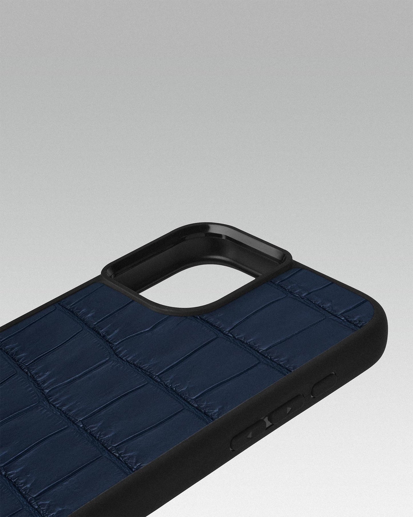 Чохол із темно-синьої шкіри крокодила для iPhone 16 Plus