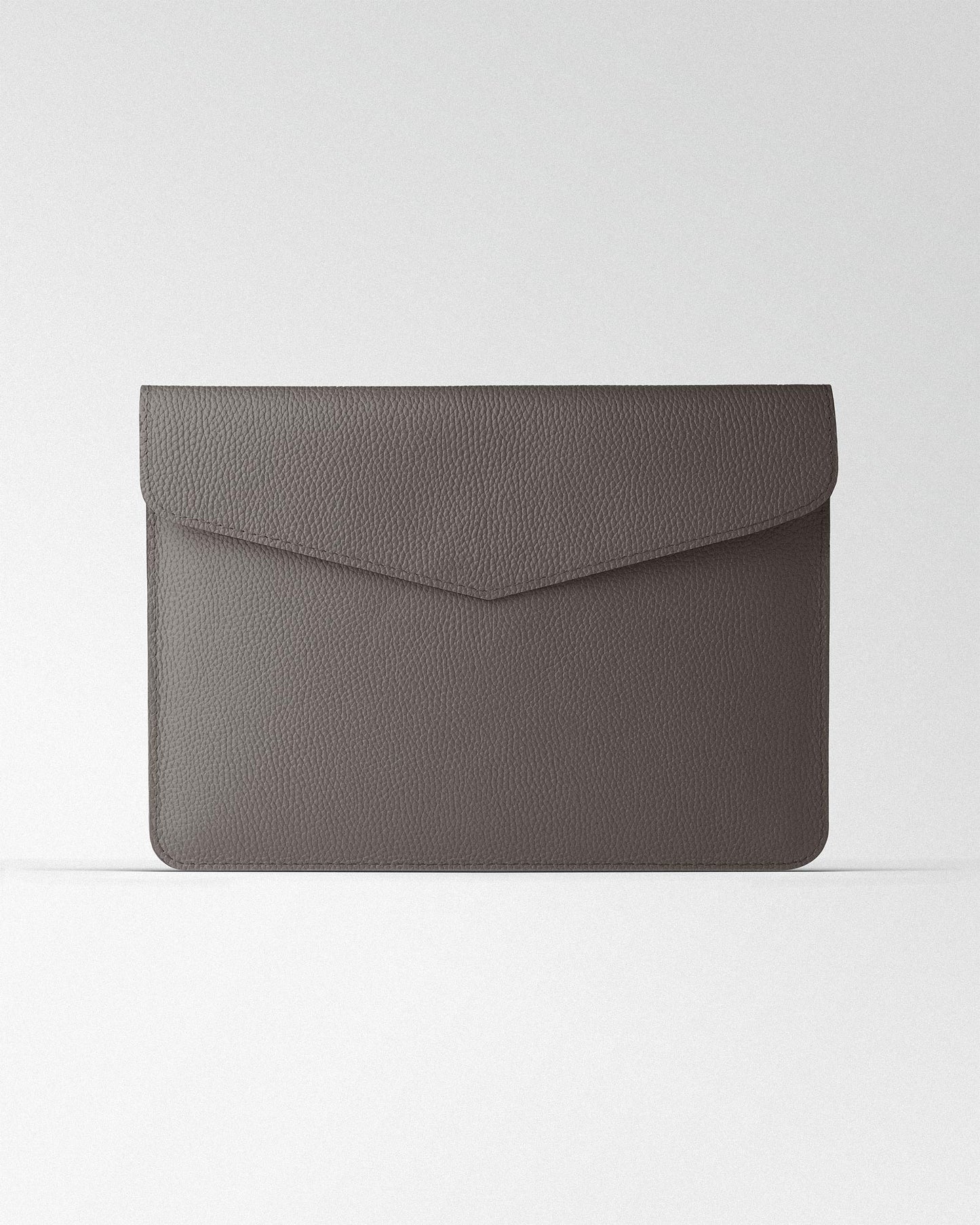 Чохол Magnetic Envelope  із текстурної шкіри в кольорі капучіно для MacBook