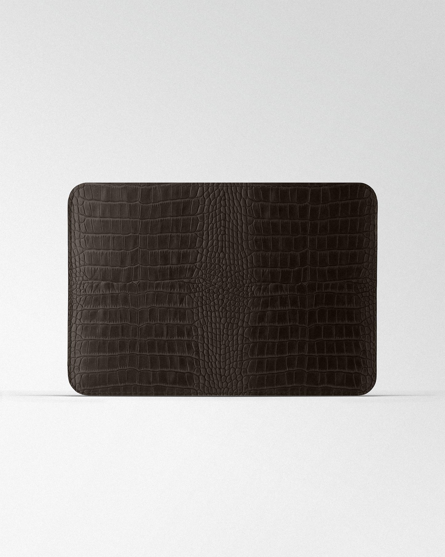 Чохол Minimalist з темно-коричневого тиснення під крокодила для MacBook
