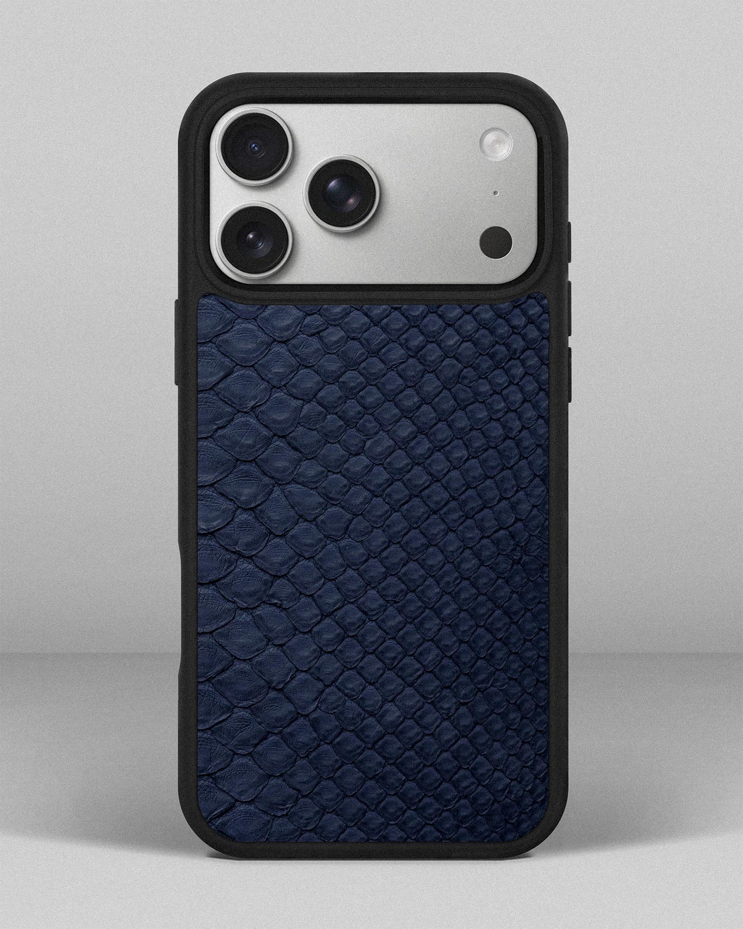 Чохол із темно-синьої шкіри пітона з дрібними лусочками для iPhone 18 Pro Max