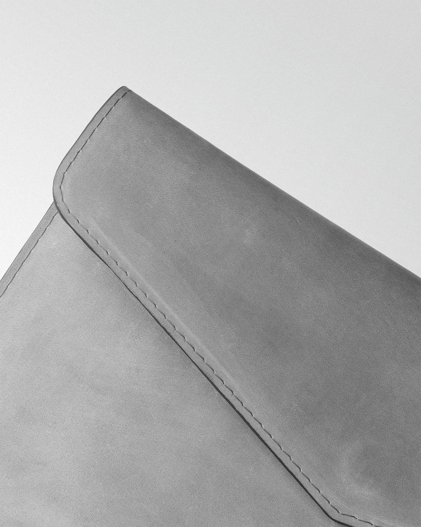 Чохол Magnetic Envelope із сірого крейзі хорс для MacBook