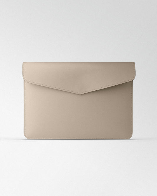 Чохол Magnetic Envelope  із бежевого кольору телячої шкіри для MacBook
